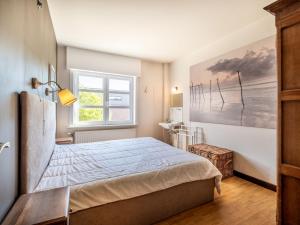 Postel nebo postele na pokoji v ubytování Apartment in Koksijde with Terrace & Garden