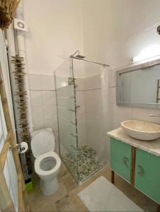 Ванна кімната в Le Lantana by EGL IMMO