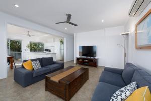 Μια τηλεόραση ή/και κέντρο ψυχαγωγίας στο 78 Madaffari Drive