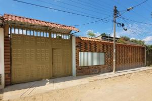 a pair of garage doors on a brick building at Casa vacacional para la familia in Carmen de Apicalá