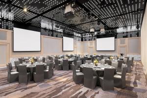 a conference room with tables and chairs and screens at Le Méridien Taichung in Taichung