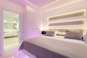 Posteľ alebo postele v izbe v ubytovaní Luxury Villa Cavo Mare Meltemi with private pool & jacuzzi