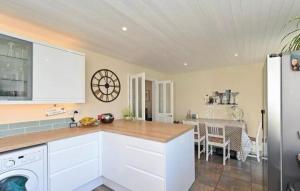 Kuchyň nebo kuchyňský kout v ubytování Home From Home - your peaceful haven close to Goodwood and Chichester