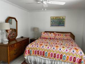 מיטה או מיטות בחדר ב-South Shores I 3 Condo