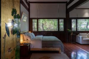 Postel nebo postele na pokoji v ubytování Jun Bo Xuan Boutique Hotel