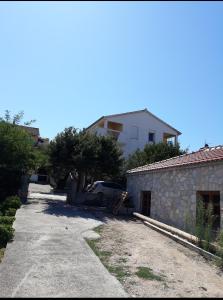 a driveway of a house with a car parked next to it at Frka-Petešić in Sali