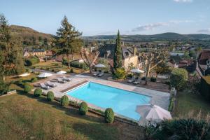 an aerial view of a house with a swimming pool at Hôtel l'Abbaye in Saint-Cyprien