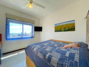 En eller flere senge i et værelse på Taormina & Sea View Apartment