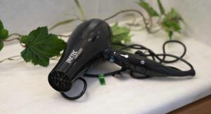 a black hair dryer sitting on a counter at Alloggio in palazzina stile Liberty Fronte Mare in Nettuno