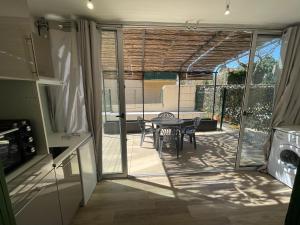 Fotografia z galérie ubytovania Appartement avec belle terrasse,ascenseur,parking v destinácii Amélie-les-Bains-Palalda