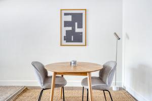 Φωτογραφία από το άλμπουμ του Menlo Park 2BR w Pool Ball Courts nr Top Schools SFO-457 σε Menlo Park
