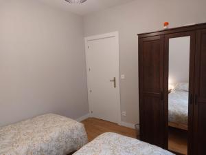 Łóżko lub łóżka w pokoju w obiekcie Habitación en apartamento con zonas comunes compartida H3