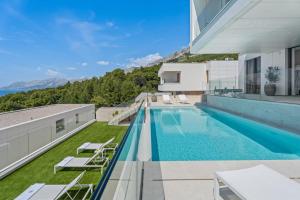 basen na dachu domu w obiekcie Seaview villa with Wellness, Dreams Of Dalmatia I w Baskiej Vodzie +51 zdjęć