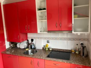 Kuchyň nebo kuchyňský kout v ubytování Acogedor piso en Gijón