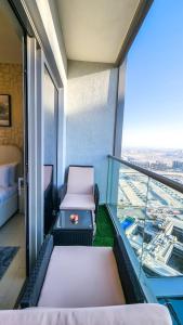 Fotografie z fotogalerie ubytování STAY BY LATINEM Luxury 1BR Holiday Home CVR B3202 near Burj Khalifa v Dubaji