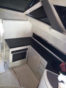 a small kitchen with a stove and a sink at Mobilheim - Hausboot - Motoryacht Ilver Daytona 40 -Amoretta- in Banjole