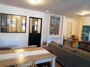 Posedenie v ubytovaní logement entier spacieux et confortable à 1 h de Paris