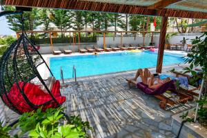 Bazén v ubytování 6 Milje Hotel nebo v jeho okolí