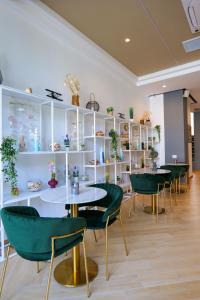 Restaurace v ubytování 6 Milje Hotel