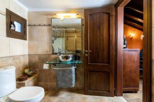 Bilik mandi di F & B Collection - St Triada for 8 - Villa Niki +42 gambar