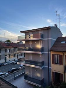 a building with balconies and a parking lot with cars at Carissimi 4 in Milan