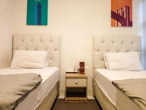 Łóżko lub łóżka w pokoju w obiekcie Sleep House Cirebon Homestay