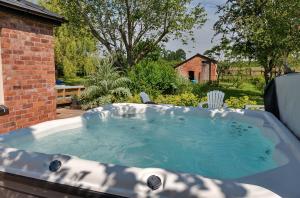 Kolam renang di atau dekat dengan Finest Retreats - Fox and Hare