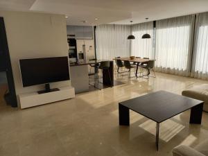 Fotografie z fotogalerie ubytování Luxury Penthouse, Private Pool & Jacuzzi - La Cala v destinaci Mijas Costa