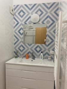 a bathroom with a sink and a mirror at Sweet flat in Tortosa in Tortosa