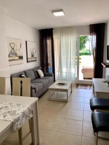a living room with a couch and a table at Planta baja Playa Sol 2 in Denia