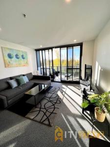 Posezení v ubytování Fab in Phillip - 2bd 2bth Apt - Close to CBR Hospital
