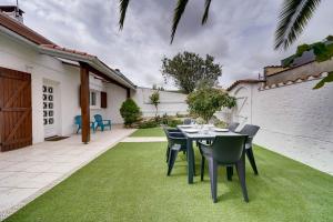 Ogród w obiekcie La Casa Bohème - Superbe maison avec parking privé