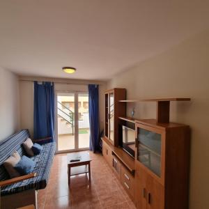 A television and/or entertainment centre at Ático dúplex con piscina privada en Vera Playa Még 37 kép