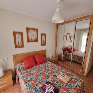 A bed or beds in a room at Ático dúplex con piscina privada en Vera Playa
