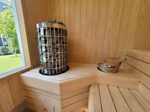 a sauna with a bird cage sitting on a wooden bench at フレッチア in Futo