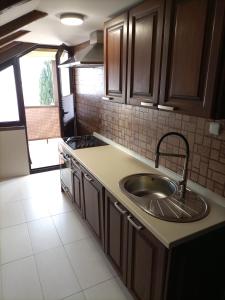 Kuchyň nebo kuchyňský kout v ubytování Apartments Ingrid