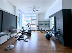 Fitness centrum a/nebo fitness zařízení v ubytování Teluk Cempedak Seventh Haven