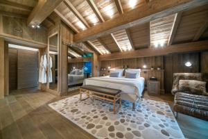 Posteľ alebo postele v izbe v ubytovaní Chalet des Ours I Le Chalet Club