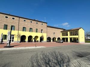 a yellow building with a car parked in front of it at Royal Garden luxury rooms in Padova