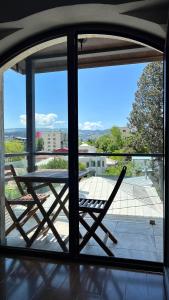 een glazen deur met een stoel op een balkon bij - Granada - Boutique Hotel - Tbilisi - in Tbilisi City
