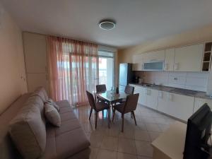 Kuchyň nebo kuchyňský kout v ubytování Apartments Zulim