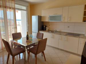 Kuchyň nebo kuchyňský kout v ubytování Apartments Zulim