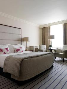 Postelja oz. postelje v sobi nastanitve The Westbury Hotel
