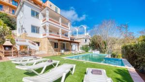 an image of a villa with a swimming pool at Costacabana - Villa Pilar in Lloret de Mar