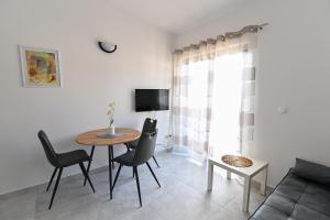 TV a/nebo společenská místnost v ubytování Apartments Andrea I