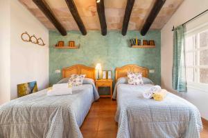 a bedroom with two beds in a room at Duna in Playa de Muro