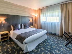 Postel nebo postele na pokoji v ubytování Mercure Annecy Sud