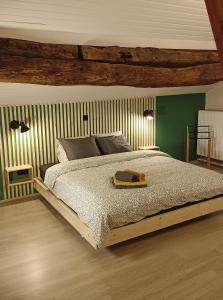 a bedroom with a large bed with a wooden headboard at Gite : Le vi colombage de Petites-Tailles in Vielsalm