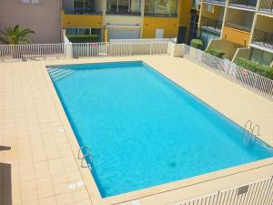 Bazén v ubytovaní 100m de la plage richelieu + piscine alebo v jeho blízkosti + 4 fotografie