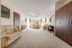 Posezení v ubytování Euterpe Hotel + 37 fotografií